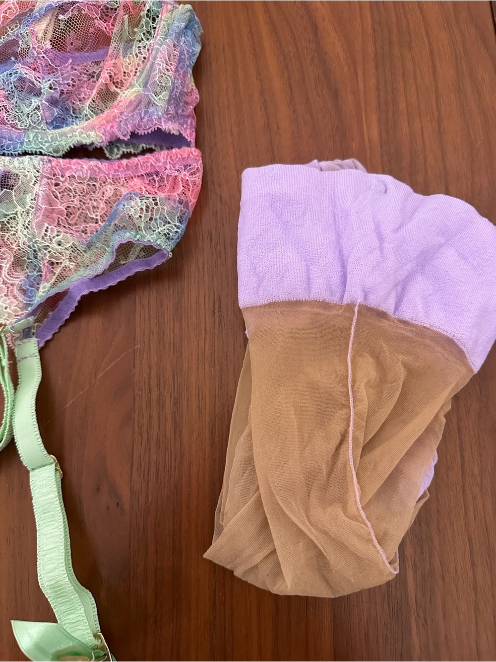 Agent Provocateur ‘Phoenix’ Collection Rainbow Pastel Lace Bra & Garter 36B/AP4 - Picture 7 of 11